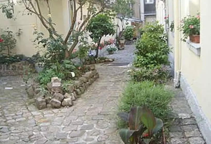 Hipotel Paris Belleville Gare De L Est