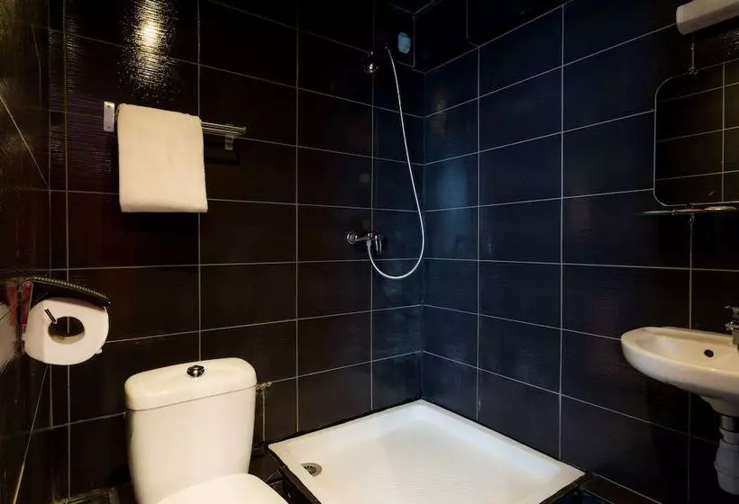 Hipotel Paris Belleville Gare De L Est