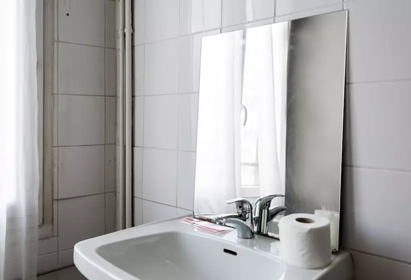 Hipotel Paris Belleville Gare De L Est