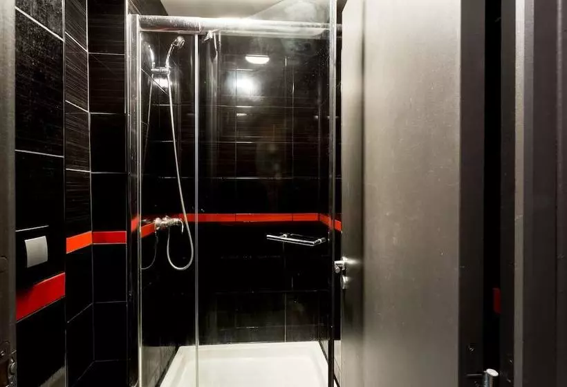 Hipotel Paris Belleville Gare De L Est