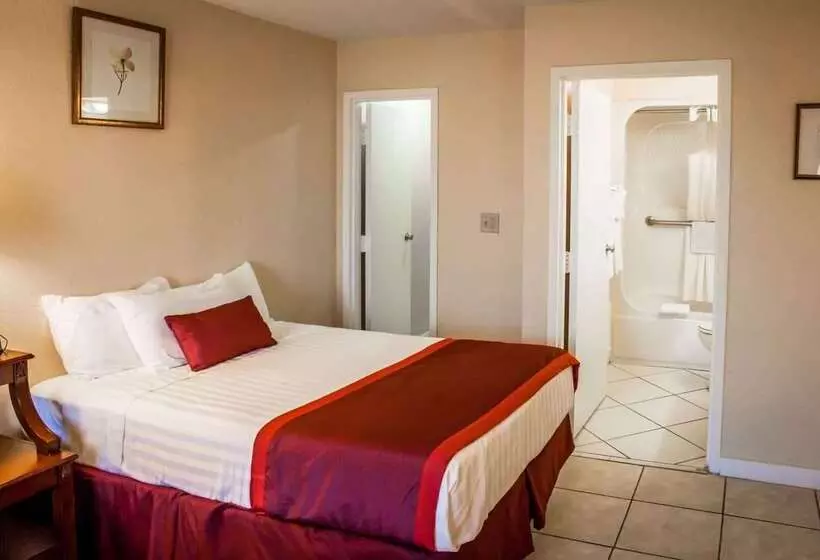 호텔 Days Inn & Suites By Wyndham Lake Okeechobee