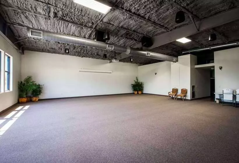 호텔 Days Inn & Suites By Wyndham Lake Okeechobee