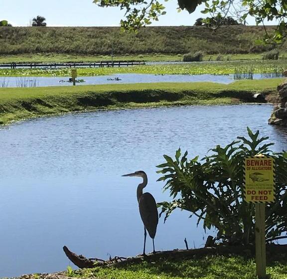 Hotel Days Inn & Suites By Wyndham Lake Okeechobee