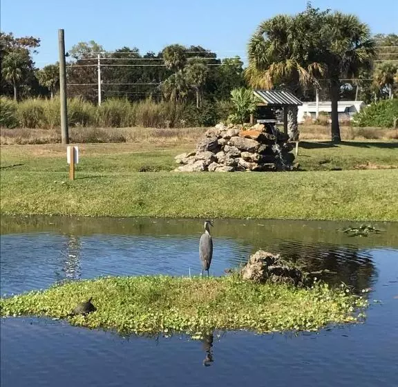 호텔 Days Inn & Suites By Wyndham Lake Okeechobee