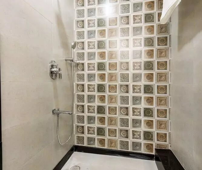 هتل House Of Backpackers