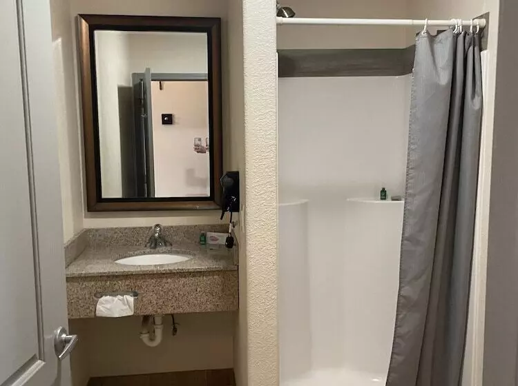 Отель Price Pointe Inn