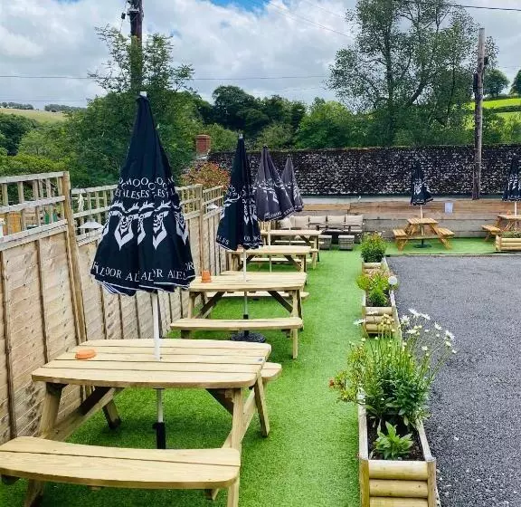 בית מלון כפרי The Royal Oak Inn