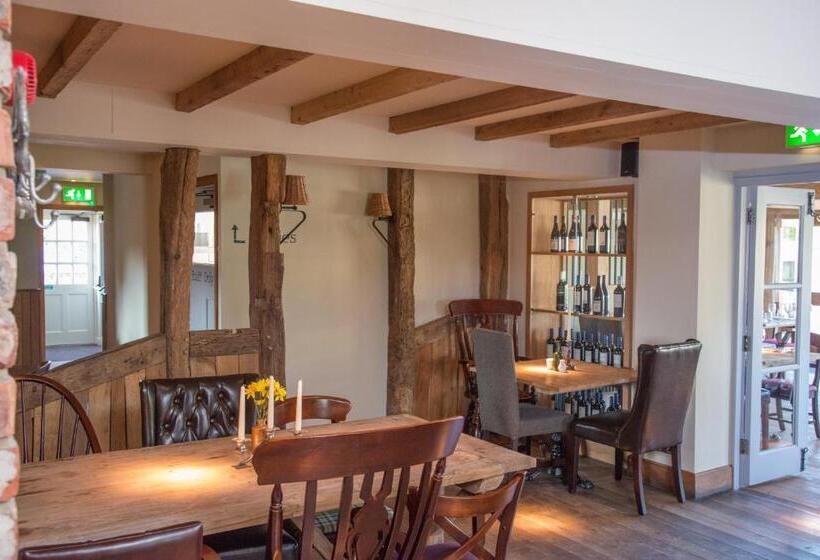 בית מלון כפרי The Swan Inn