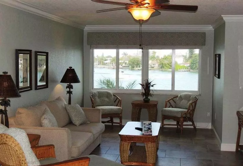 ホテル Westwinds Waterfront Resort