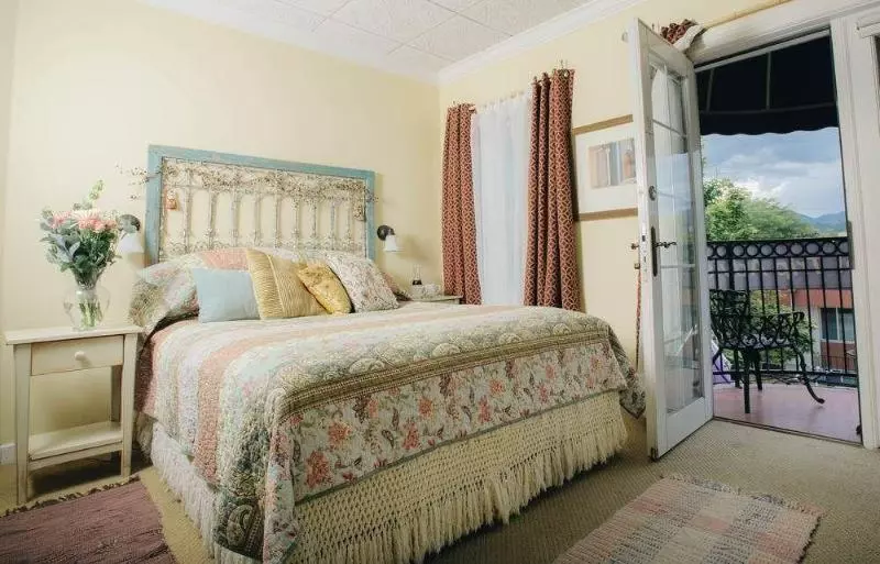 Old Town Guesthouse B&b