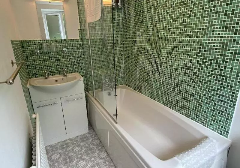 Majatalo Glenan Lodge Self Catering