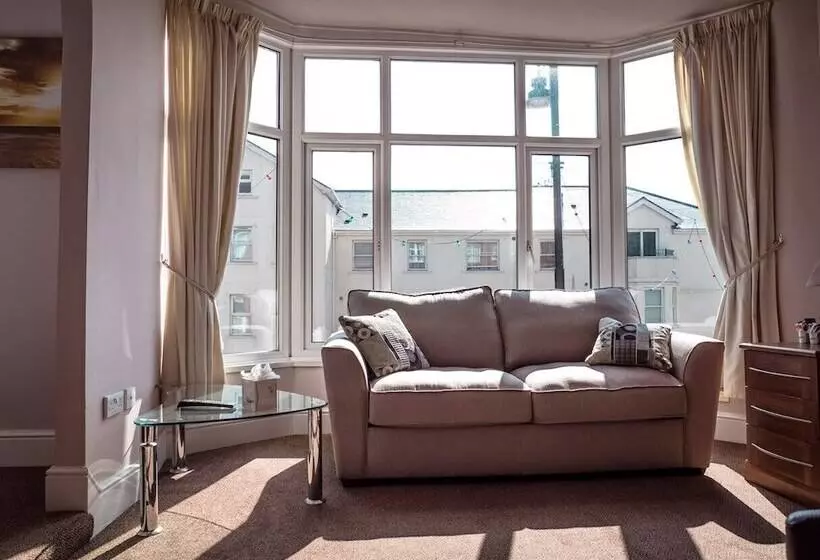 بنسيون Mereside