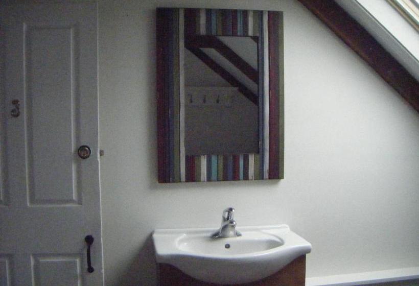 پانسیون Moffett House Inn