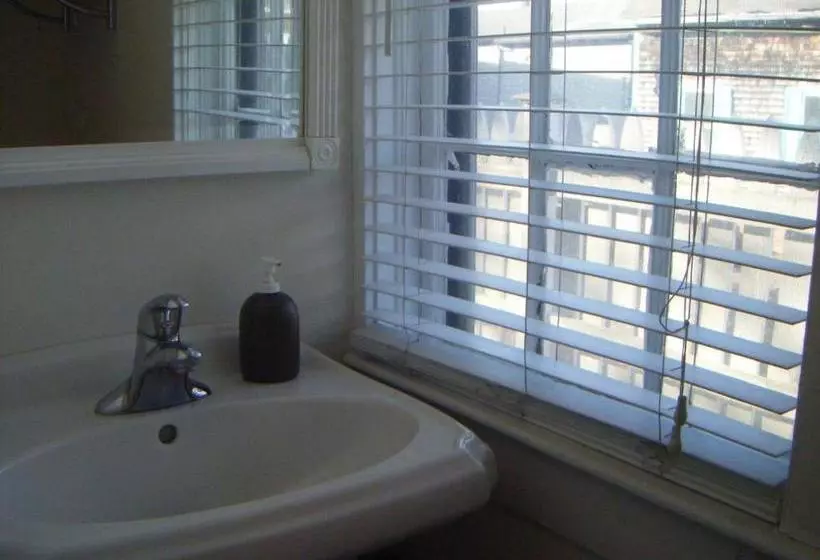 بنسيون Moffett House Inn