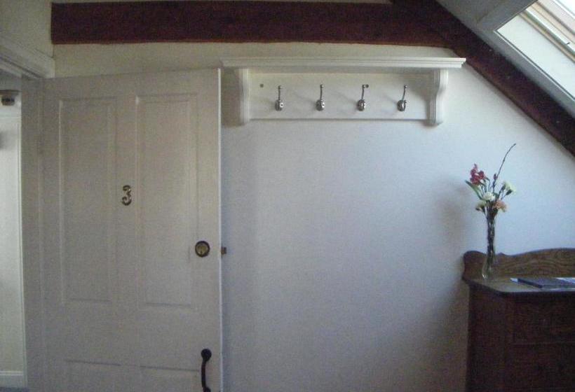 پانسیون Moffett House Inn