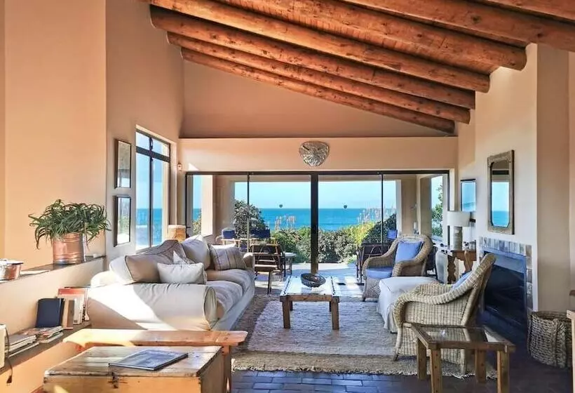 پانسیون The Robberg Beach Lodge   Lion Roars Hotels & Lodges