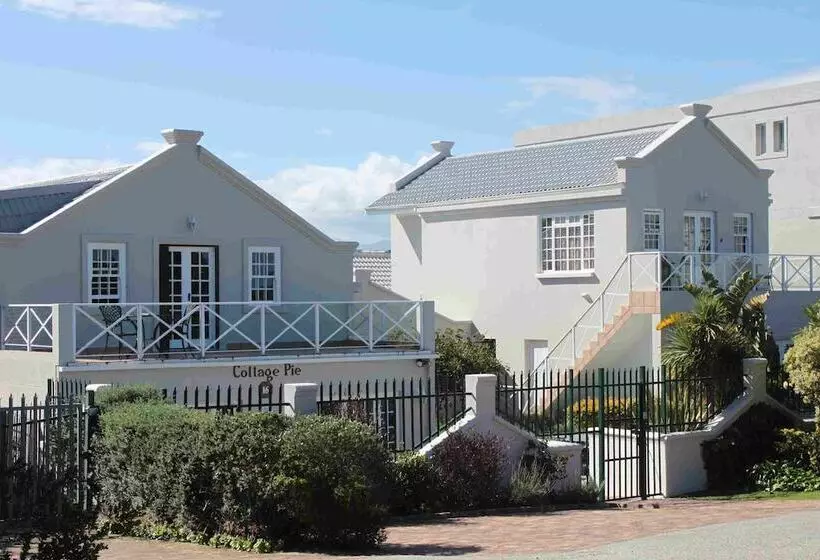 پانسیون The Robberg Beach Lodge   Lion Roars Hotels & Lodges