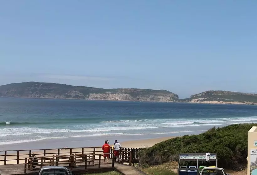 پانسیون The Robberg Beach Lodge   Lion Roars Hotels & Lodges