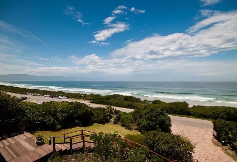 پانسیون The Robberg Beach Lodge   Lion Roars Hotels & Lodges