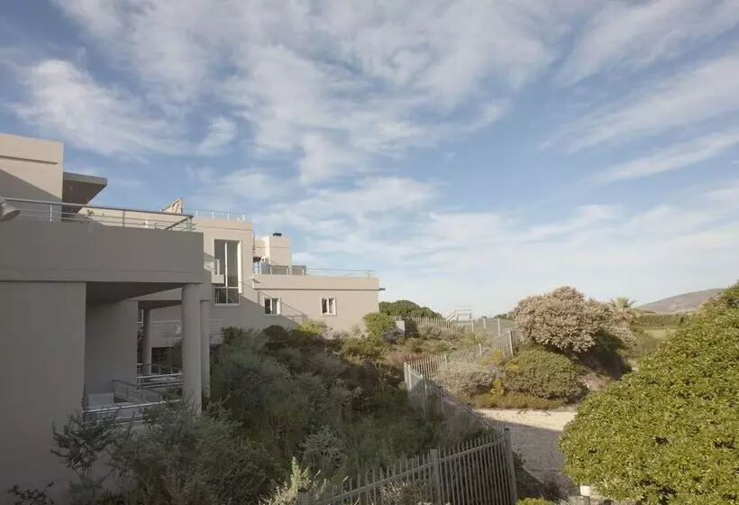 پانسیون The Robberg Beach Lodge   Lion Roars Hotels & Lodges