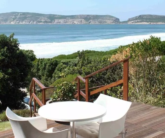 پانسیون The Robberg Beach Lodge   Lion Roars Hotels & Lodges