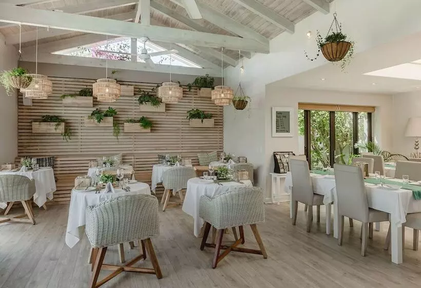 پانسیون The Robberg Beach Lodge   Lion Roars Hotels & Lodges