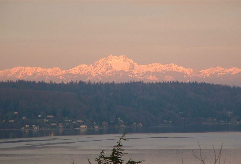 Three Tree Point Bed And Breakfast