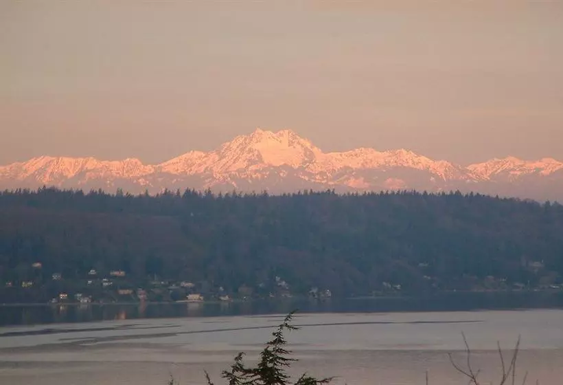 Three Tree Point Bed And Breakfast