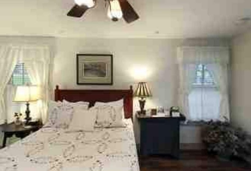 Wayside Inn Bed And Breakfast