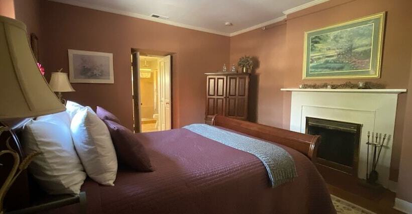 Wayside Inn Bed And Breakfast