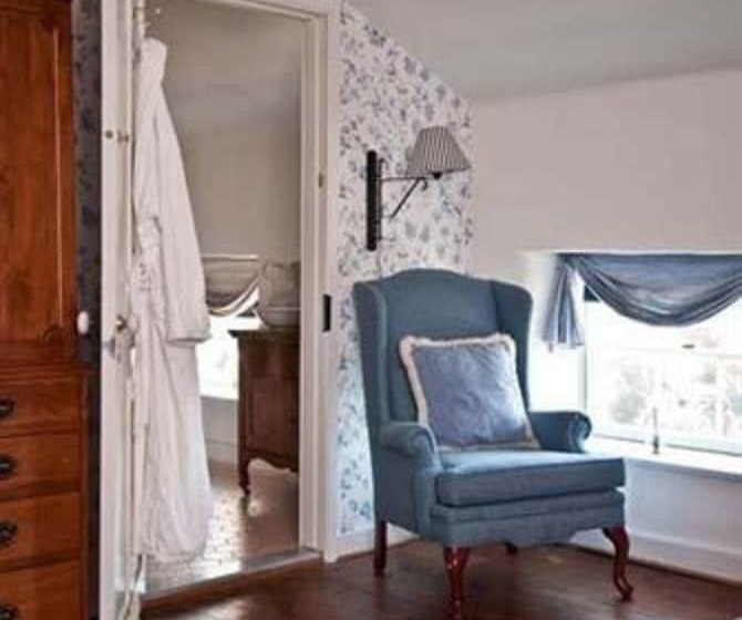 Wayside Inn Bed And Breakfast