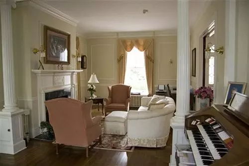 White Hall Manor Bed & Breakfast