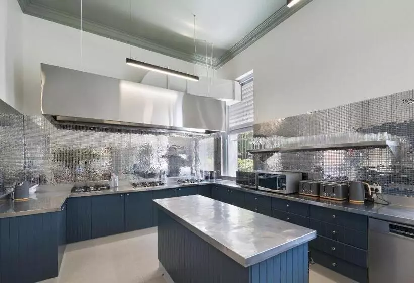 هاستل The Pacific House