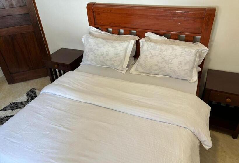 Отель Arushawest