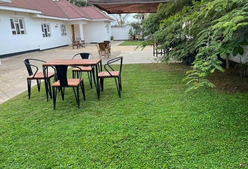 Отель Arushawest