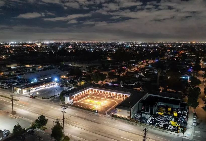 Hotelli Aspire Inn Studios & Spas