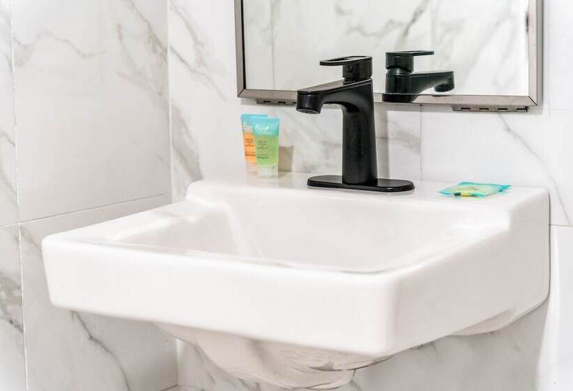 Отель Aspire Inn Studios & Spas