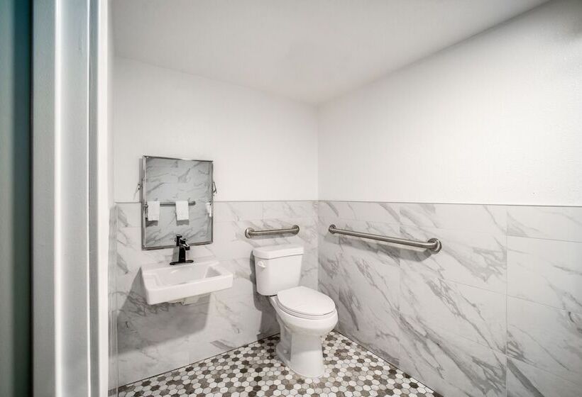 Отель Aspire Inn Studios & Spas