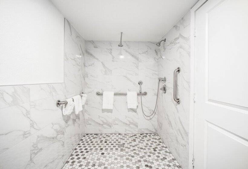 Отель Aspire Inn Studios & Spas