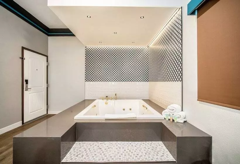 Hotelli Aspire Inn Studios & Spas