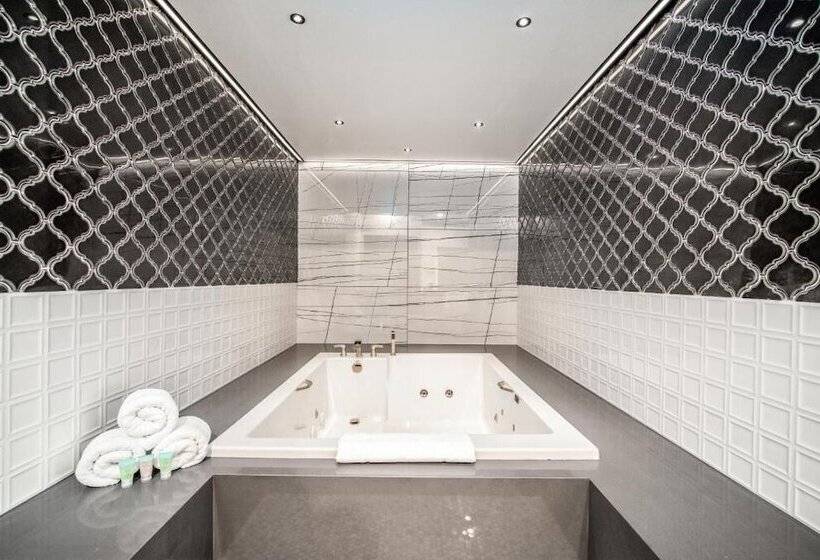 Отель Aspire Inn Studios & Spas