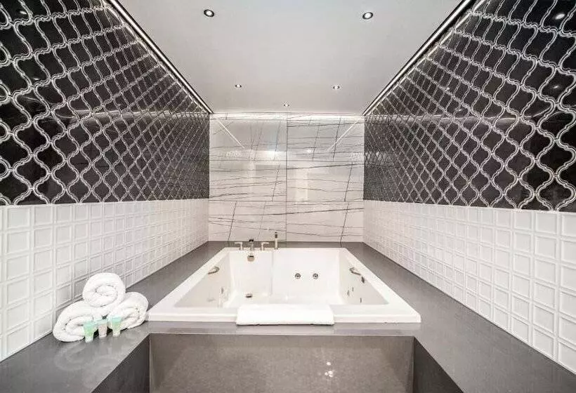 Hotelli Aspire Inn Studios & Spas