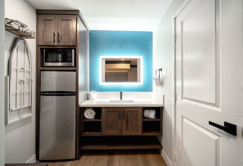 Отель Aspire Inn Studios & Spas