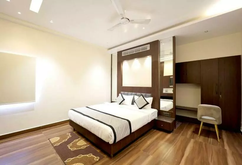 Hotelli Ks Square