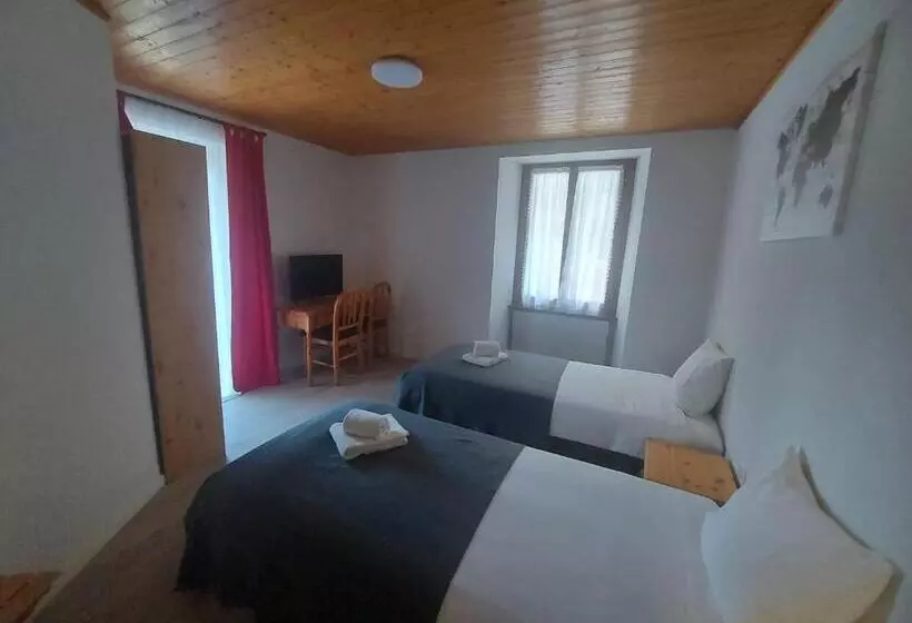 ホテル Les Touristes