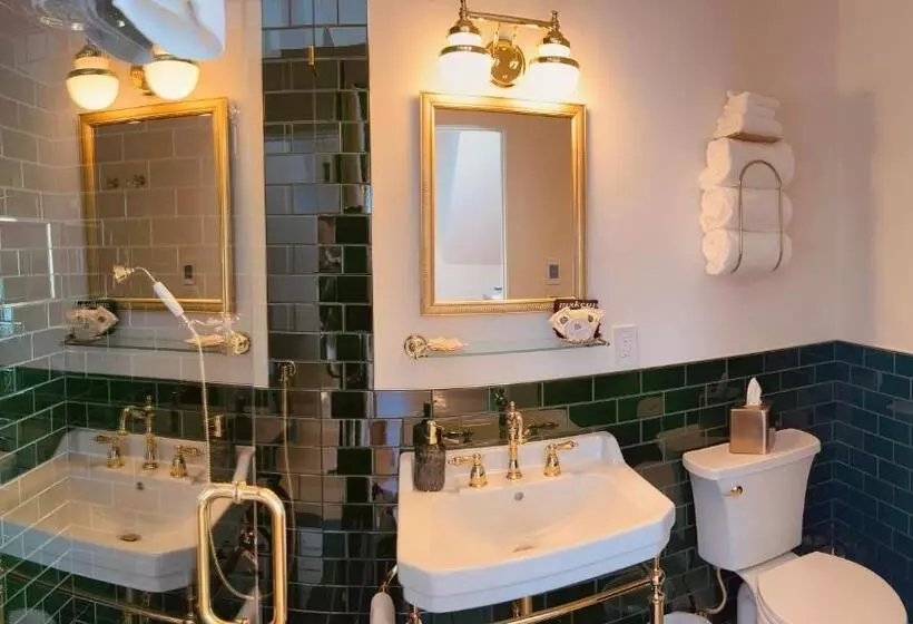 Hotelli Nicholson House At Beaujolais