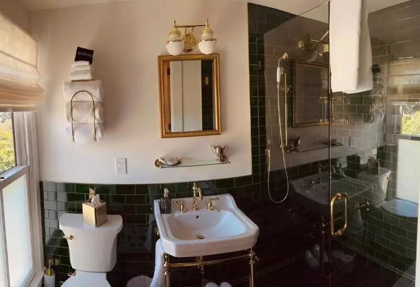 Hotelli Nicholson House At Beaujolais