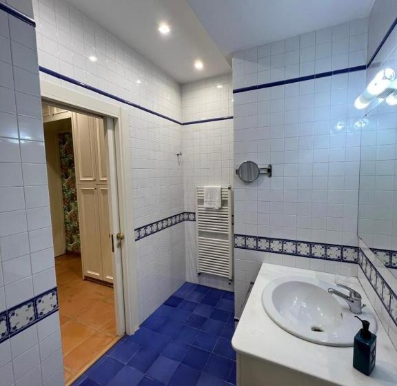 پانسیون Posillilux