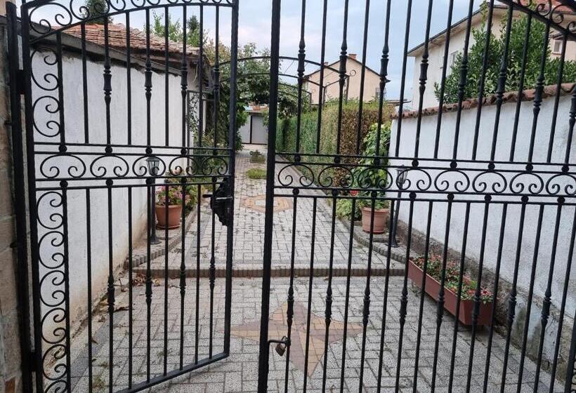 פנסיון Villa Tia Maria