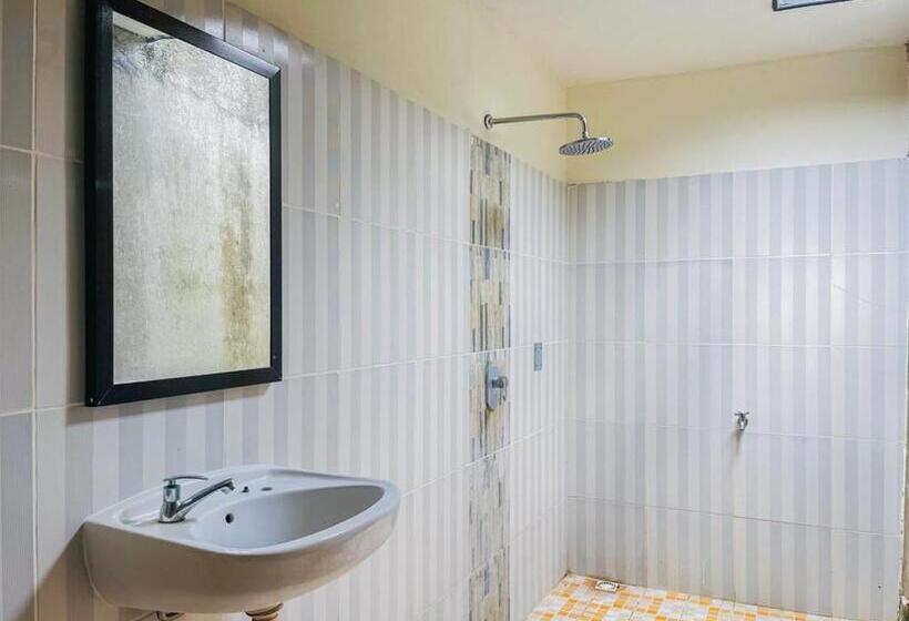 Bed and Breakfast Reddoorz Near Pantai Selong Belanak